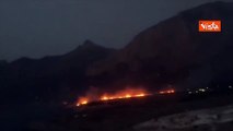 Incendi Sicilia, il salvataggio di 15 persone a San Vito Lo Capo con l'elicottero dell'Aeronautica