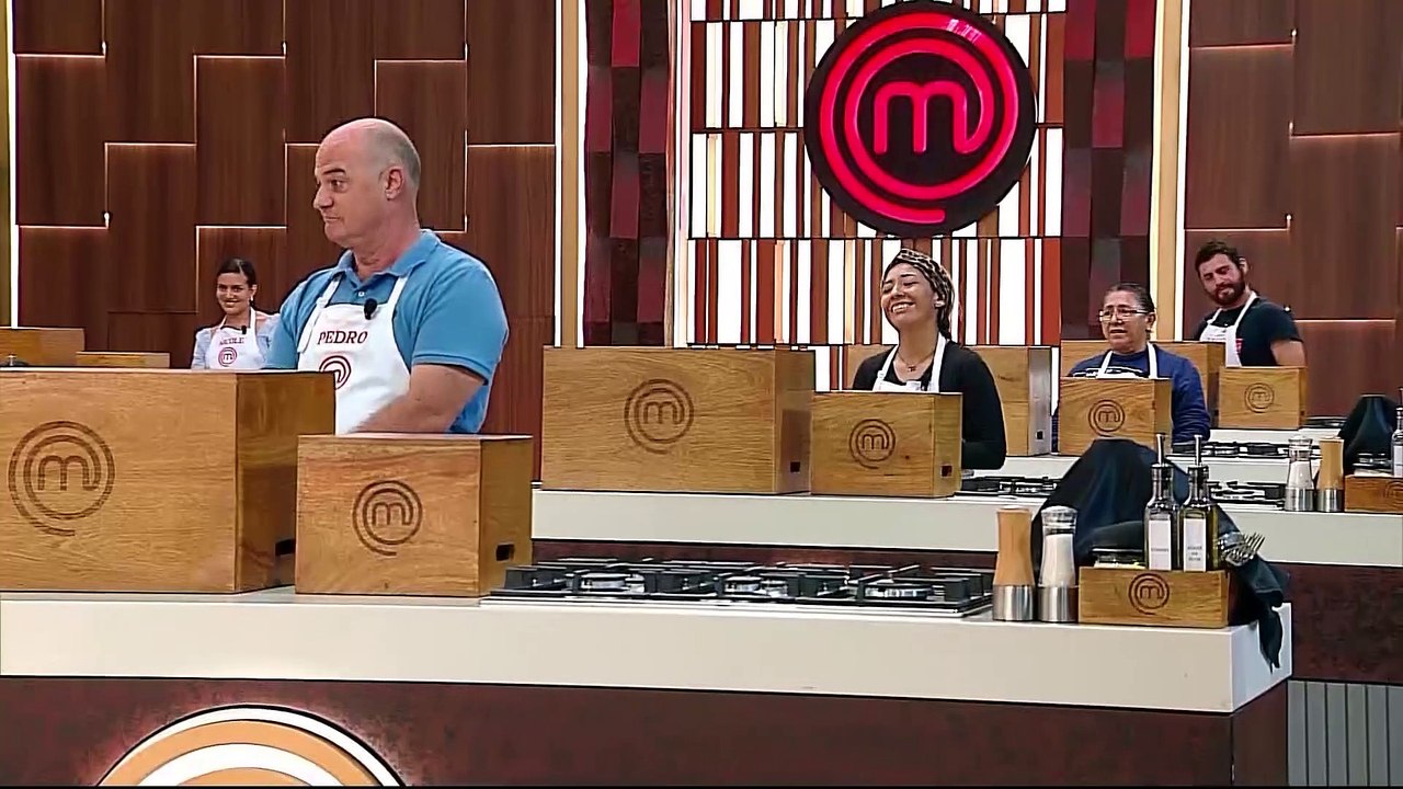 ¡MasterChef Bolivia le da la bienvenida al segundo grupo de 8 cocineros con dos cajas misteriosas!