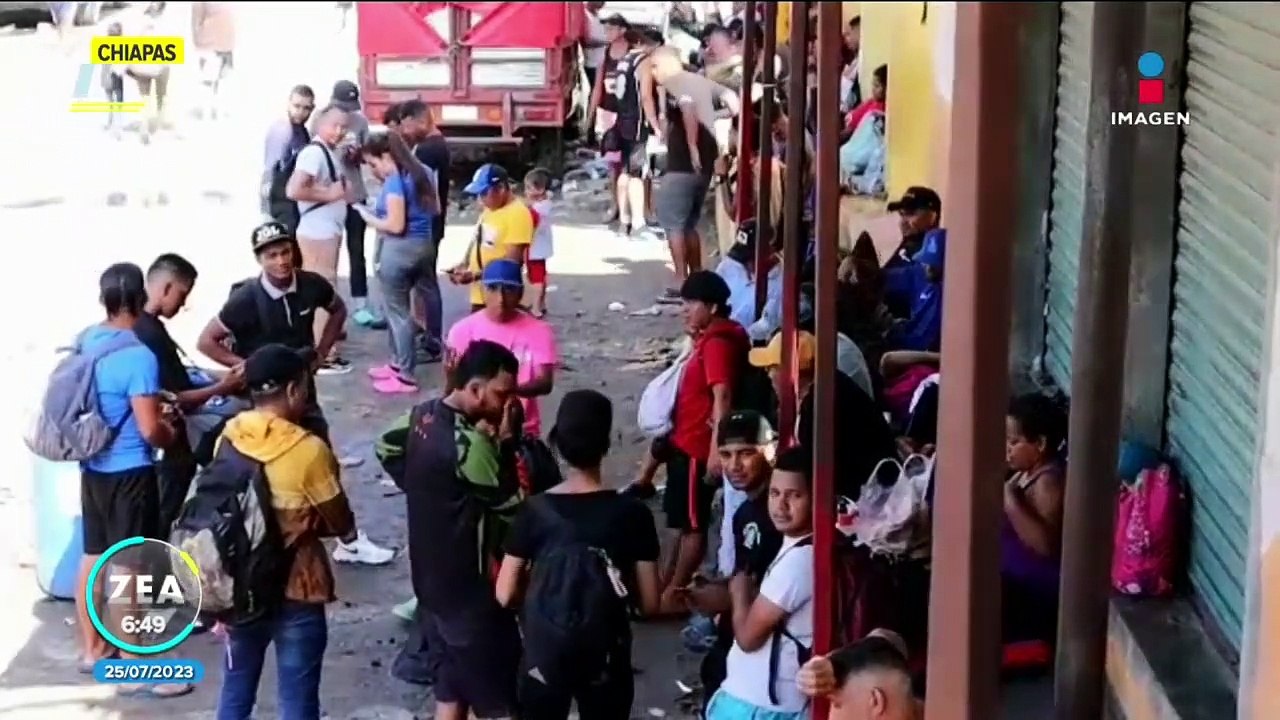 Migrantes salen en caravana de Chiapas a Tapachula; esperan ser atendidos por el INM