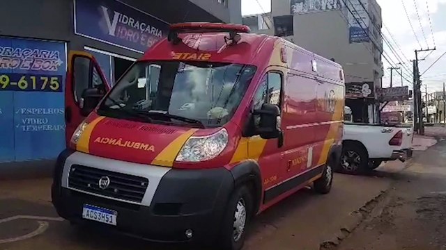 Trabalhador sofre queda de escada e tem fratura exposta no joelho