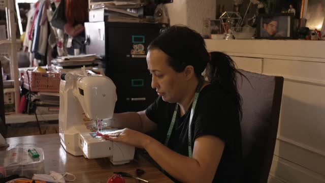 Delia Quiroa crea la Barbie Madre Buscadora , un símbolo de todas las personas desaparecidas en México