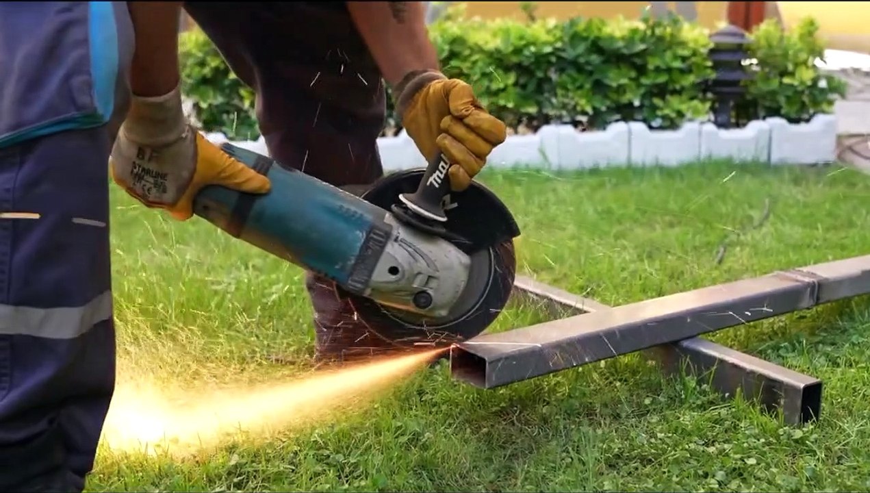 Tuzla Belediyesi, Tekerlekli Sandalyeye Mahkum Olan Gence Engelli Asansörü Yaptı