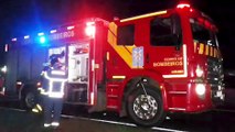 Bombeiros combatem incêndio em caminhão na BR-277 em Cascavel