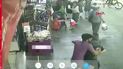 Husumetlisinden kaçmak için yoldaki bir kadını kendisine siper etti