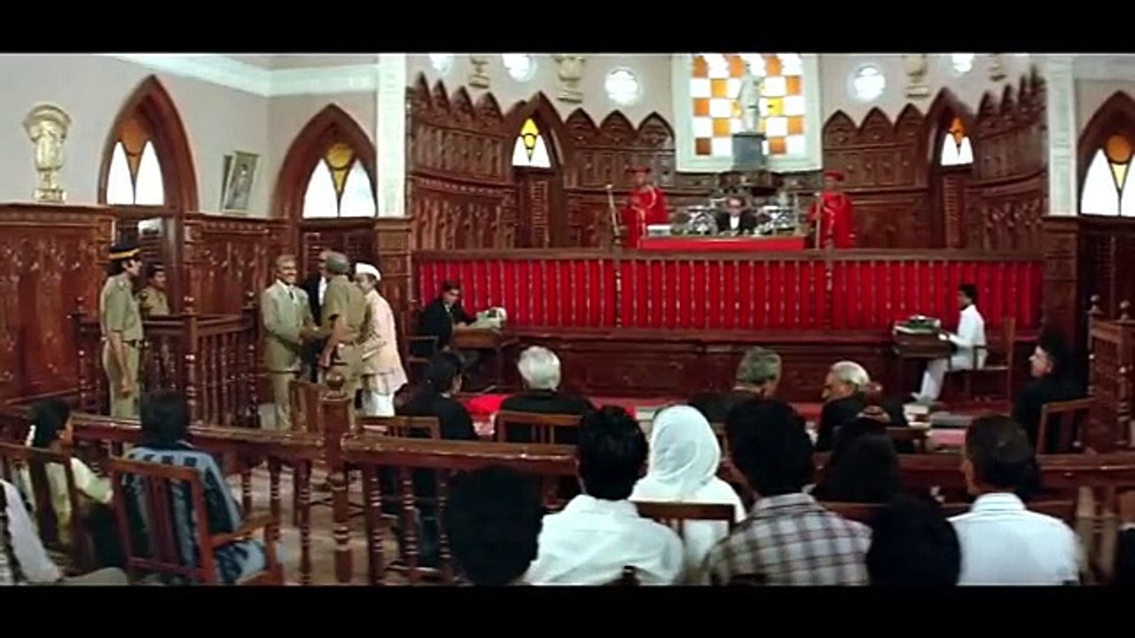 साले तेरे जैसे काले कुत्ते के गले में पट्टा डालने का तरीका मुझे अच्छे तरीके से आता है _ Amitabh _