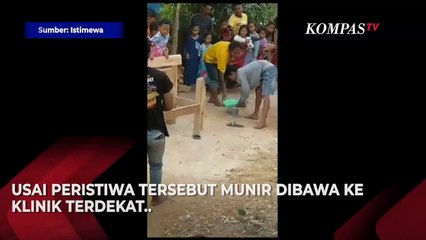 下载视频: Detik-Detik Pemuda Digigit Kobra Saat Atraksi, Tewas Usai Dilarikan ke Klinik