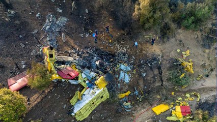 그리스 산불현장서 소방비행기 추락...2명 사망 / YTN