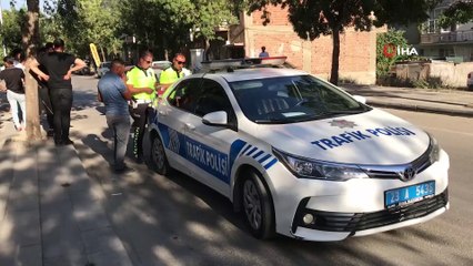 Otomobil 3 çocuğa birden çarptı