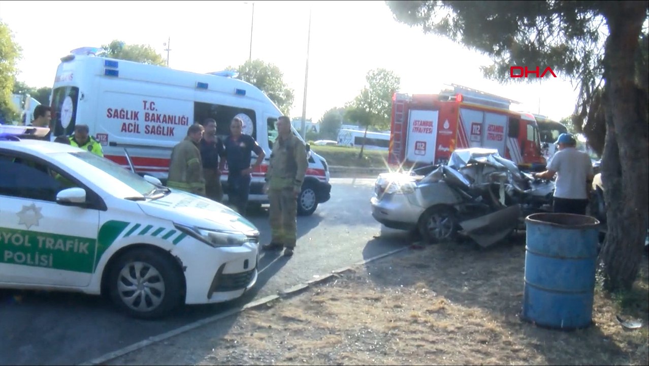 Ataşehir'de otomobil önce direğe ardından ağaca çarptı