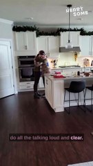 Emotional Christmas Surprise: Woman Visits Mom After 7 Years!