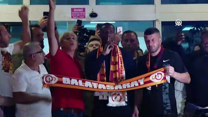 İSTANBUL - Galatasaray'ın transfer görüşmelerine başladığı Wilfried Zaha, İstanbul'a geldi