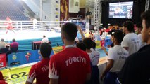 BÜKREŞ - Milli boksörler, Türkiye-Azerbaycan kardeşliğini tribünlere gösterdi