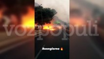 Una autopista en llamas en Sicilia: la imagen que muestra la magnitud de los incendios en la isla italiana