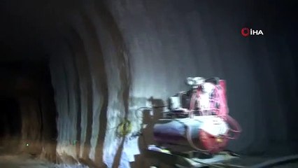 Nevşehir'de Yerin 90 Metre Altından Çıkarılan Tuz Avrupa Ülkelerine Gönderiliyor