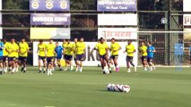 İSTANBUL - Fenerbahçe, Zimbru maçı öncesi son antrenmanını yaptı