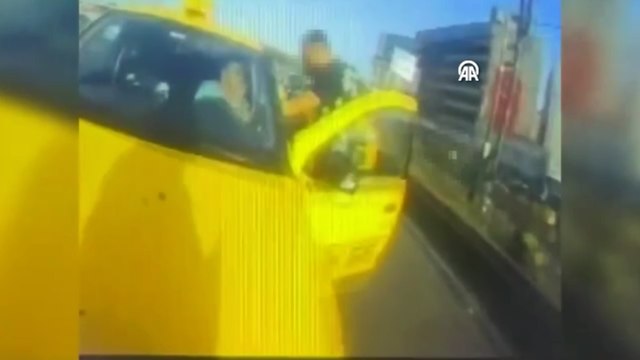 İstanbul'da müşteri gibi davranan polisi almayan taksicinin ehliyetine el konuldu