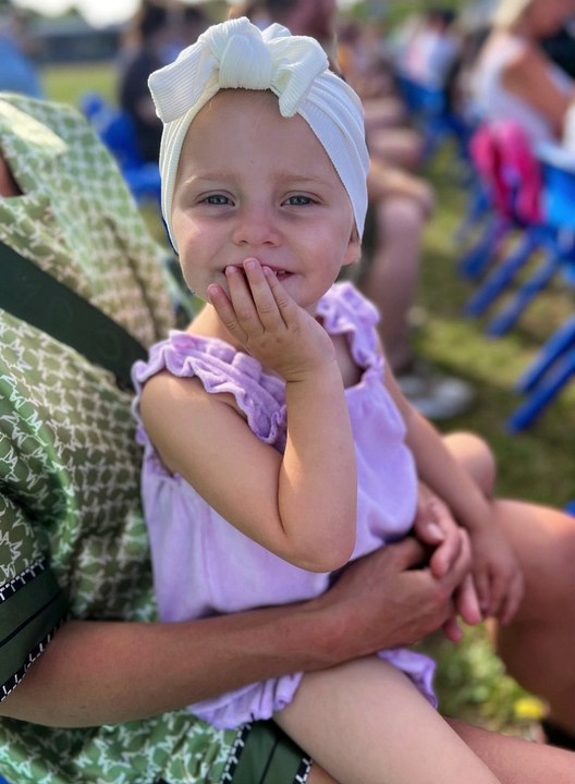 Community gets behind poorly toddler