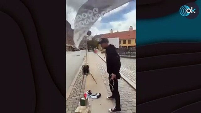 Activistas daneses queman un ejemplar del Corán frente a la embajada egipcia de Copenhague