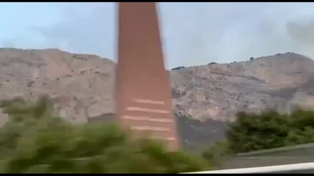 Incendi, le fiamme lambiscono anche la stele di Capaci