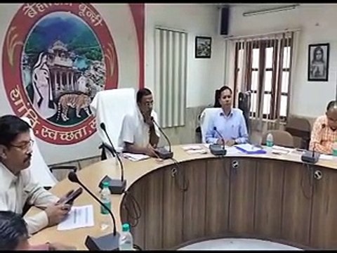 अस्पतालों की टपकती छतों की तुरंत मरम्मत की जाए- जिला कलक्टर-video