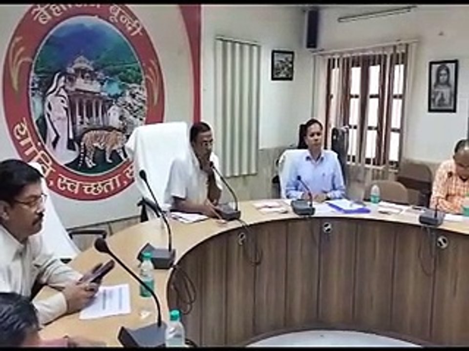 अस्पतालों की टपकती छतों की तुरंत मरम्मत की जाए- जिला कलक्टर-video