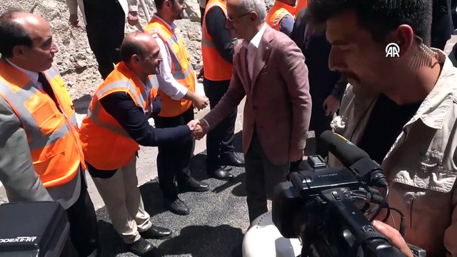 Bakan Uraloğlu, Yeniköprü-Yüksekova Yolu T-1 Tüneli Işık Görme Töreni'ne katıldı: