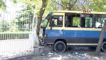 Keçiören'de freni boşalan dolmuş kaza yaptı: 6 yaralı