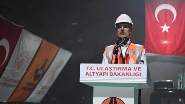 Bakan Uraloğlu, Yeniköprü-Yüksekova Yolu T-1 Tüneli Işık Görme Töreni'ne katıldı