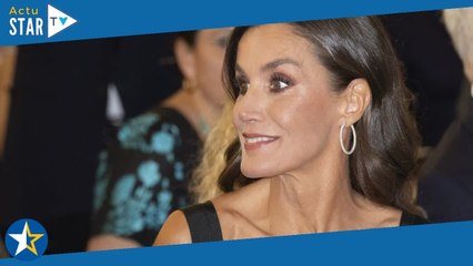 Letizia d'Espagne : Robe impressionnante, décolleté inattendu et carrosse doré... La reine sort le g