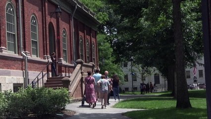 EUA investigam política de Harvard de facilitar admissão de filhos de ex-alunos