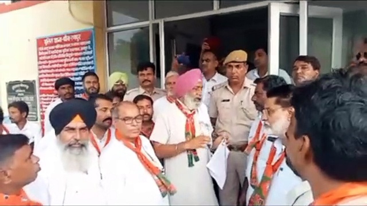 ‘लाल डायरी में दर्ज हैं उनके काले कारनामे...कानूनी कार्रवाई करें, साहब’