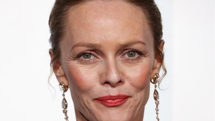 GALA VIDEO - Vanessa Paradis, cette mauvaise habitude qu’elle essaie de limiter : “Il faut se forcer à…”