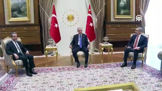 Çin'de 1 aydır haber alınamayan bakanın yerine atanan Dışişleri Bakanı Wang Yi, ilk ziyaretini Türkiye'ye yaptı