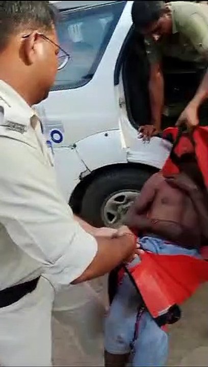 Bike rider injured after hitting a tree, Dial-100 saved his life