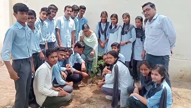 पौधरोपण कर लिया संरक्षण का संकल्प