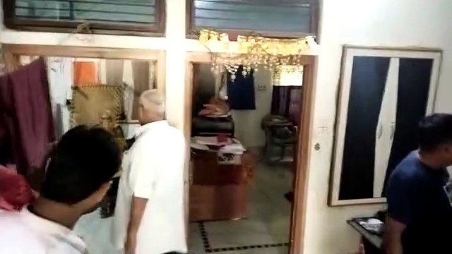 सूने से मकान दिन दहाड़े 13 लाख नकद व 35 लाख के गहने चोरी