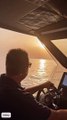 O... καπετάν Γιώργος Λιάγκας σε νέες περιπέτειες: Οδηγεί το σκάφος του & απολαμβάνει το ηλιοβασίλεμα