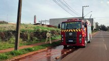 Corpo de Bombeiros combate grande incêndio em vegetação no Brasmadeira