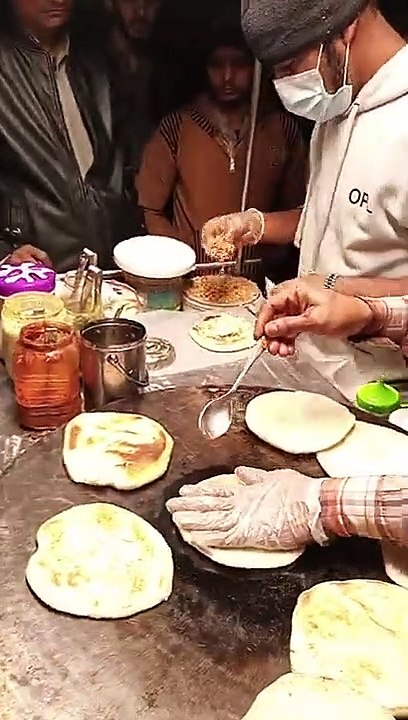 Shawarma ban raha hai