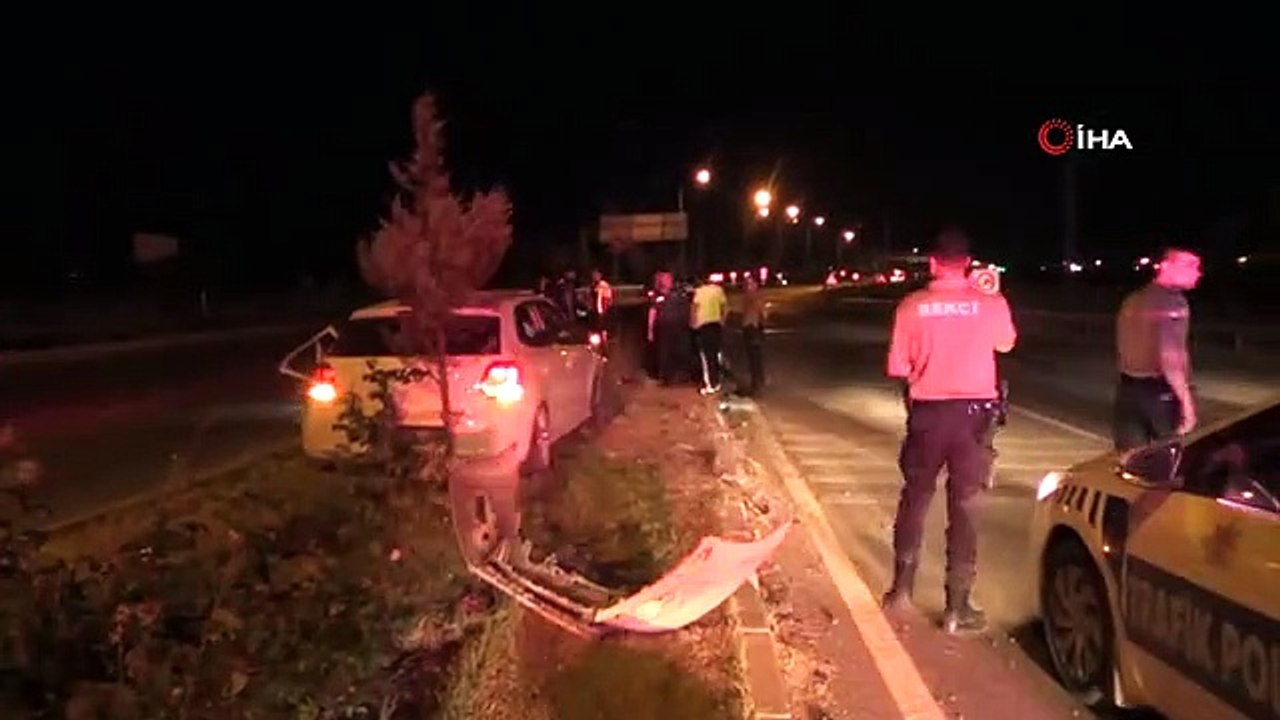 Otomobillerin hurdaya döndüğü kazada 4 kişi yaralandı