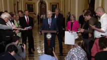 L'image inquiétante du chef des républicains au Sénat américain Mitch McConnell qui s'est figé pendant de longues secondes en pleine conférence de presse, comme paralysé avant que son entourage ne décide de le faire sortir