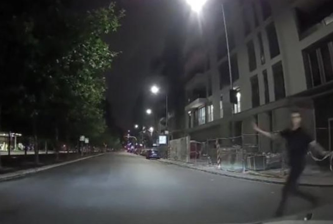 Tassista di Milano salva ragazzo da quattro rapinatori