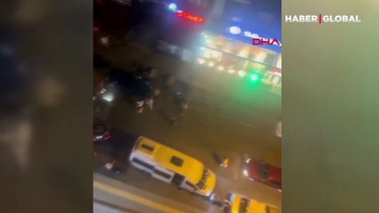 Pendik'te takla atan aracın sürücüsüne saldırı! O anlar kamerada 