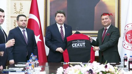 Le ministre de la Justice Yılmaz Tunç a rencontré les bénévoles de CEKUT
