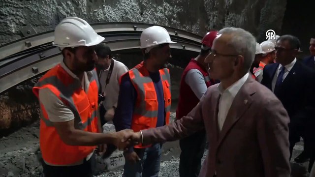 Bakan Uraloğlu, Başkale-Güzeldere Tüneli Işık Görme Töreni'nde konuştu:
