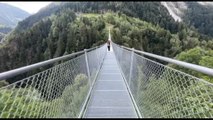 Sul ponte tibetano a 140 metri alle porte della Valtellina