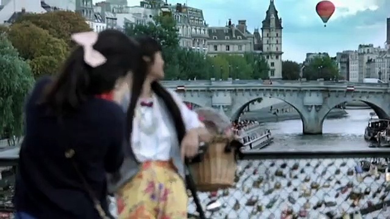 Paris, la ville à remonter le temps Bande-annonce (RU)