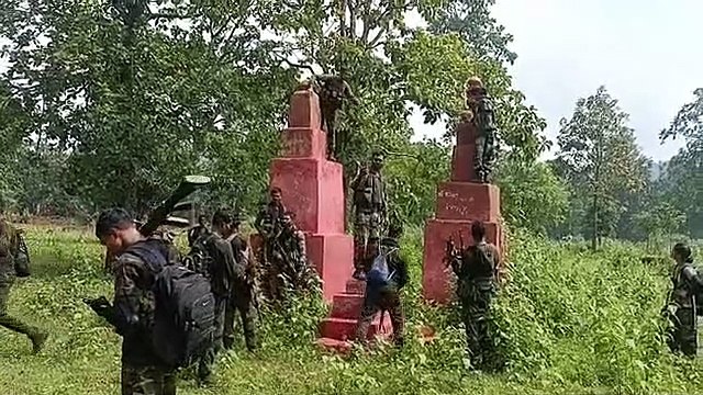 नक्सलियों के शहीदी सप्ताह को लेकर जवानों ने अभियान किया तेज, सुरक्षा बलों ने ध्वस्त किया ये स्मारक, देखें VIDEO
