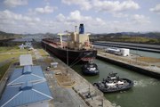 El Canal de Panamá reduce el número de tránsitos diarios de buques debido a la sequía