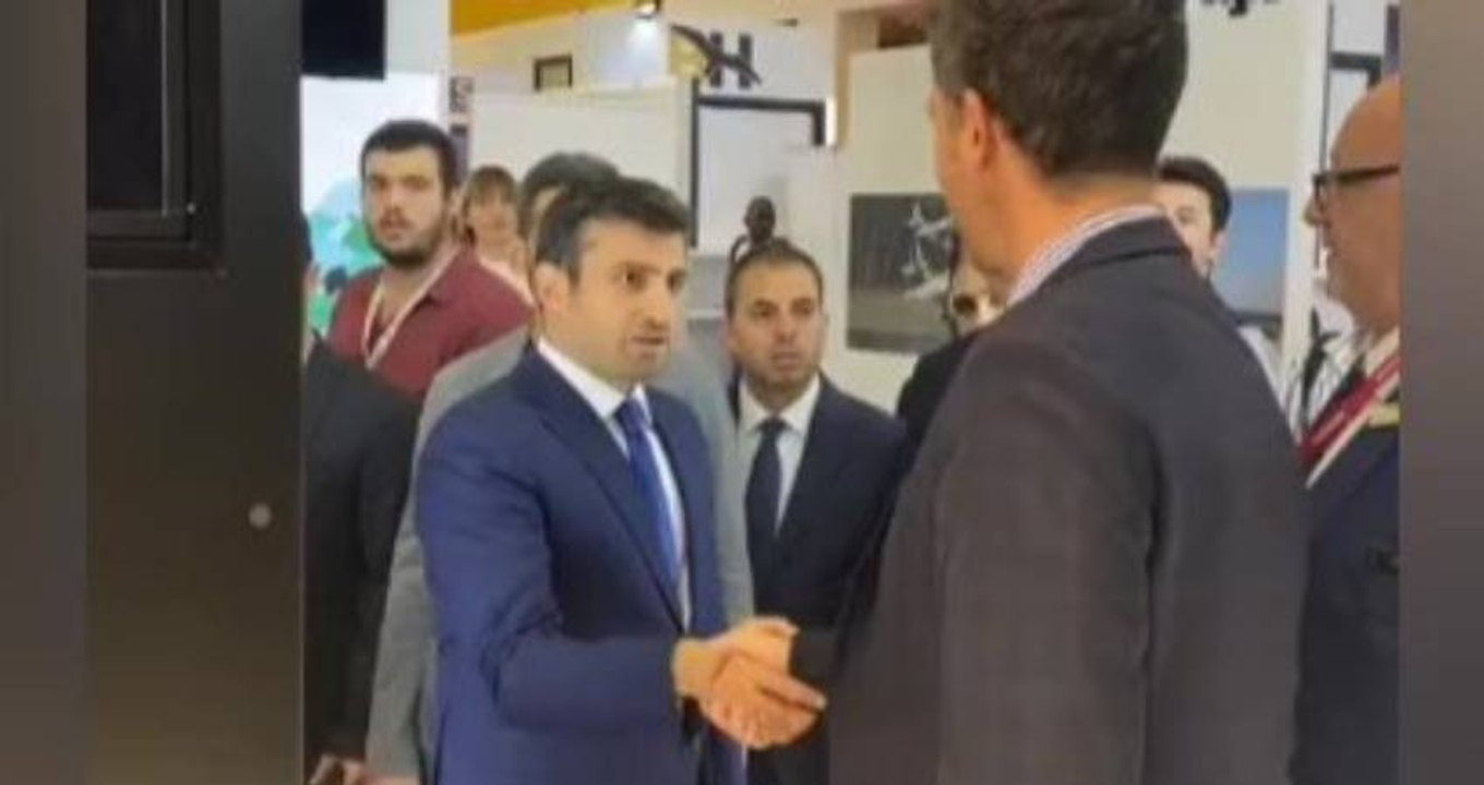 Selçuk Bayraktar’dan Savunma Sanayi Fuarı’nda k...
